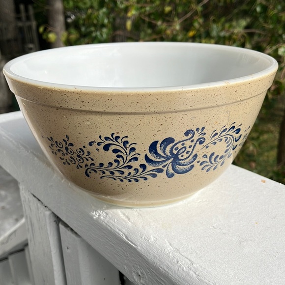 Pyrex 1 1/2 Quarts Homestead Mixing Bowl - Picture 1 of 10
